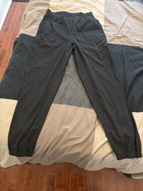 Lululemon Adapted State Jogger Women’s Black Joggers Size 6